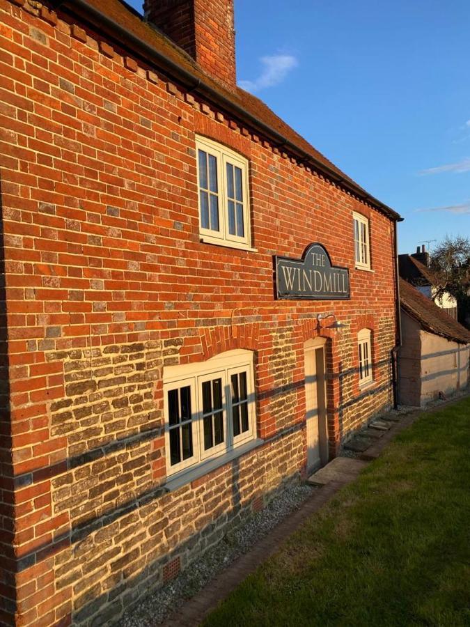 The Windmill Inn Horsham Esterno foto