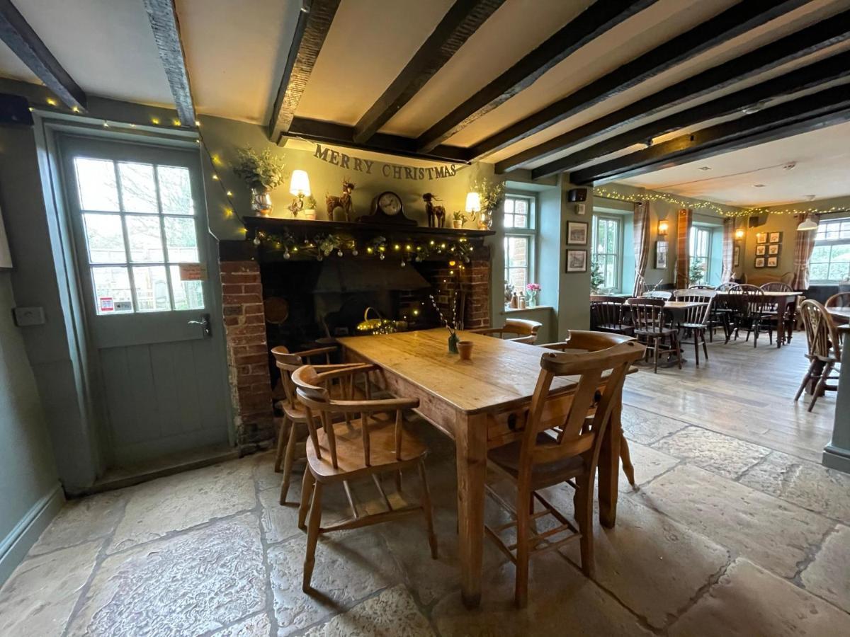 The Windmill Inn Horsham Esterno foto
