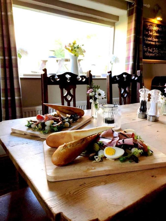 The Windmill Inn Horsham Esterno foto