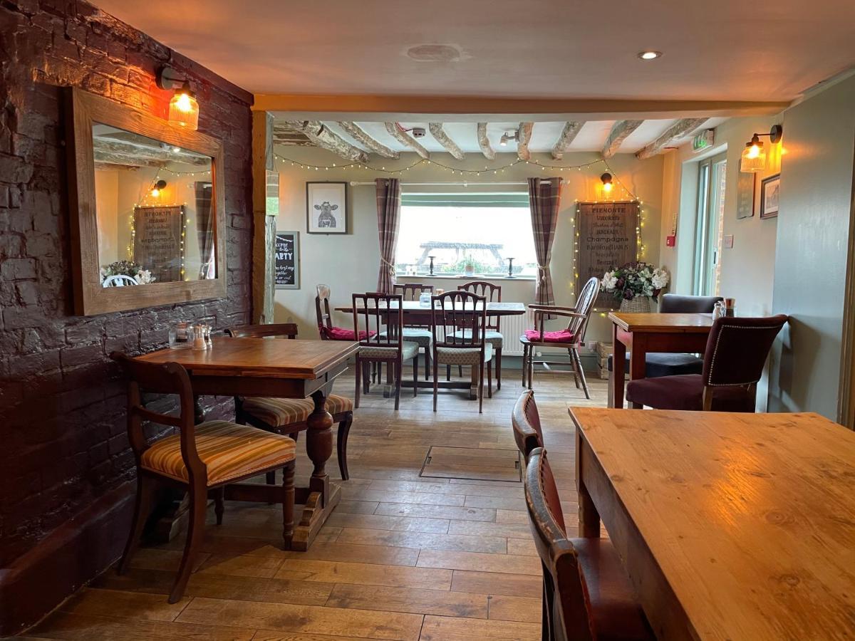 The Windmill Inn Horsham Esterno foto