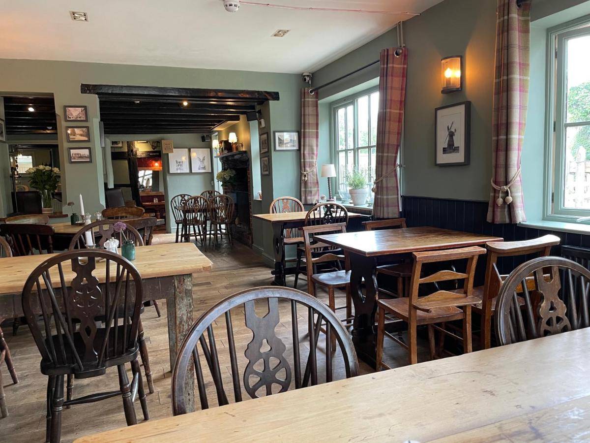 The Windmill Inn Horsham Esterno foto
