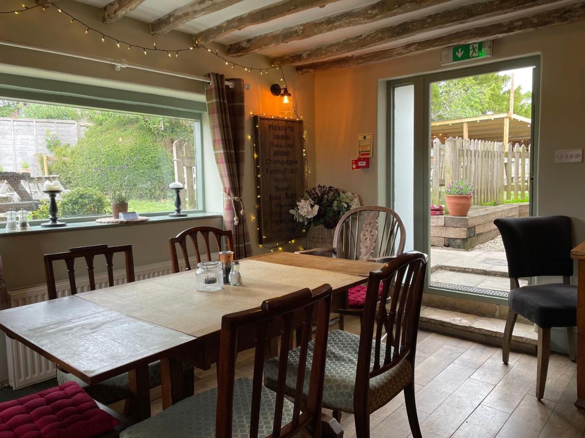 The Windmill Inn Horsham Esterno foto