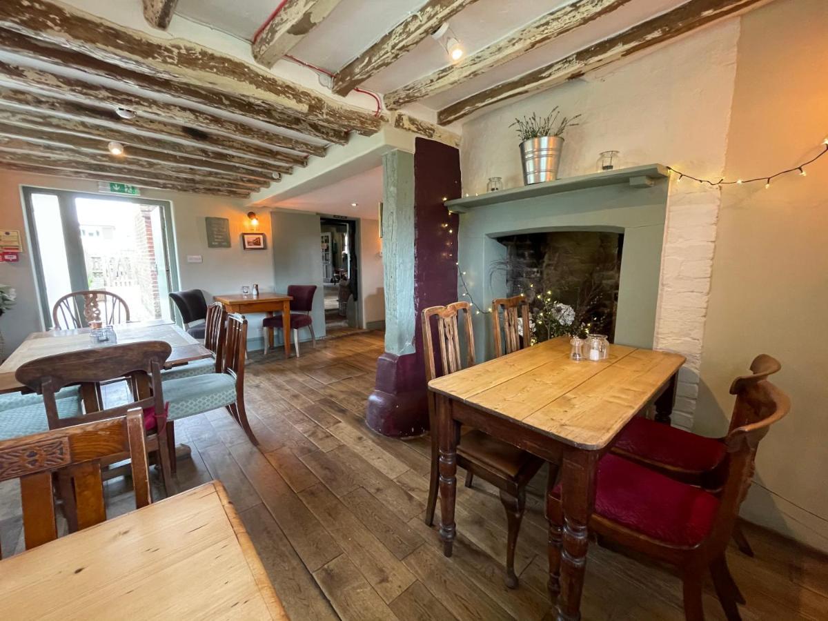 The Windmill Inn Horsham Esterno foto