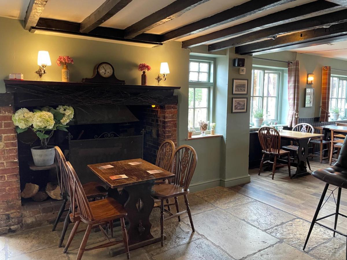 The Windmill Inn Horsham Esterno foto