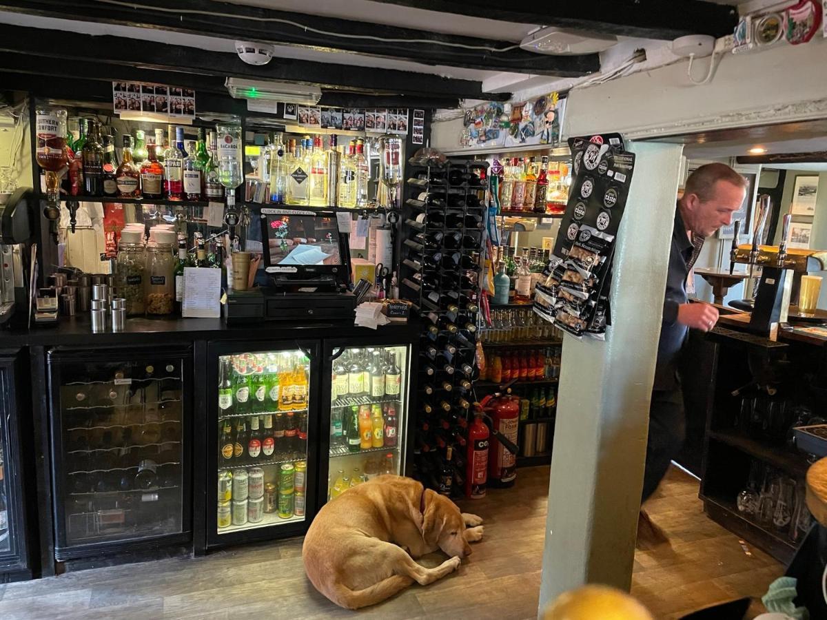 The Windmill Inn Horsham Esterno foto