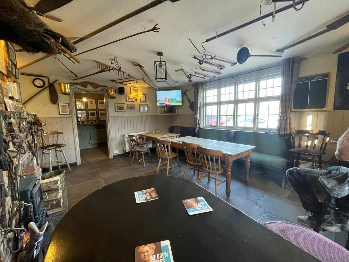 The Windmill Inn Horsham Esterno foto