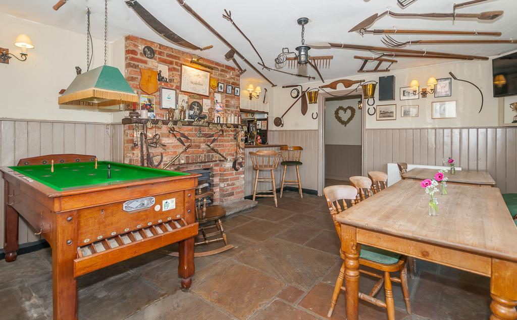The Windmill Inn Horsham Esterno foto