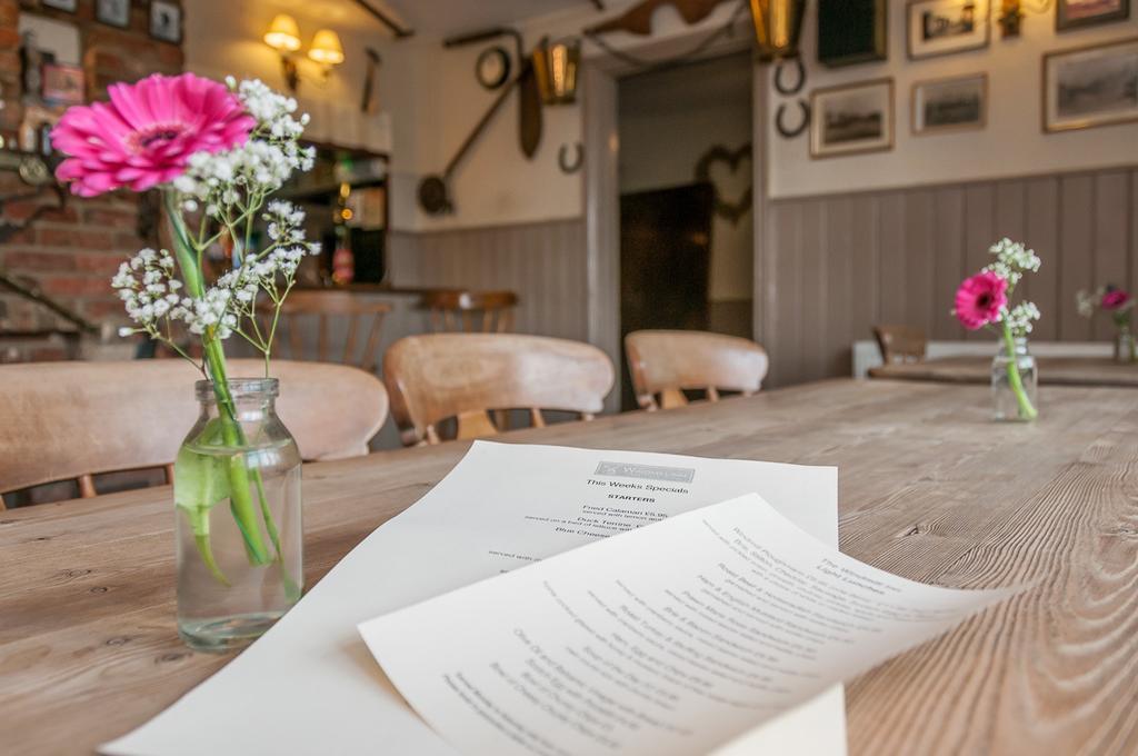 The Windmill Inn Horsham Esterno foto