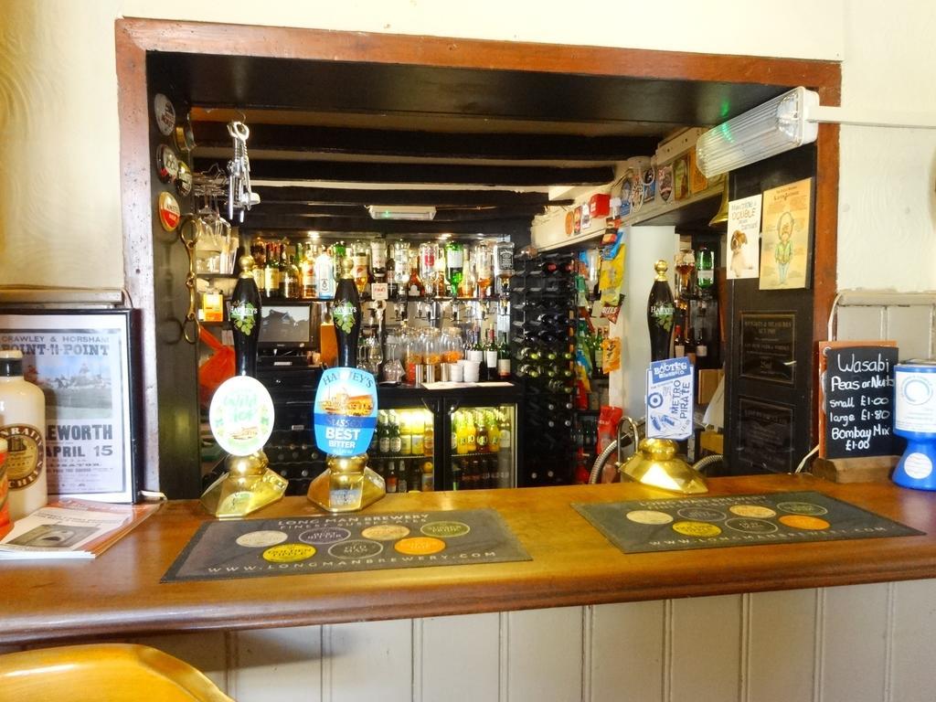 The Windmill Inn Horsham Esterno foto