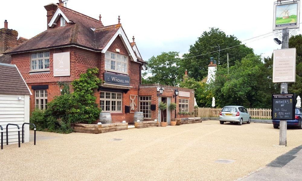 The Windmill Inn Horsham Esterno foto