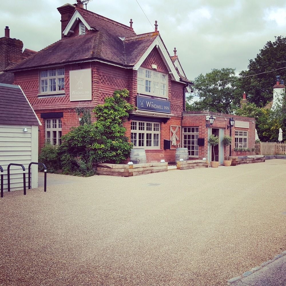 The Windmill Inn Horsham Esterno foto