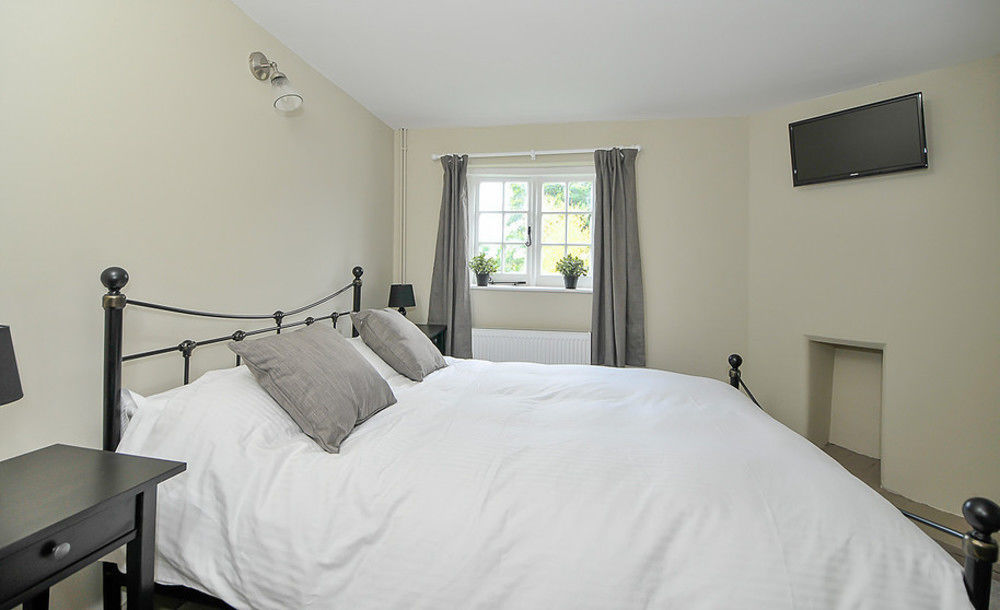 The Windmill Inn Horsham Esterno foto